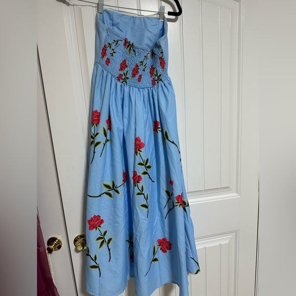 Strapless blue dresss with roses & pockets - Picture 3 of 3